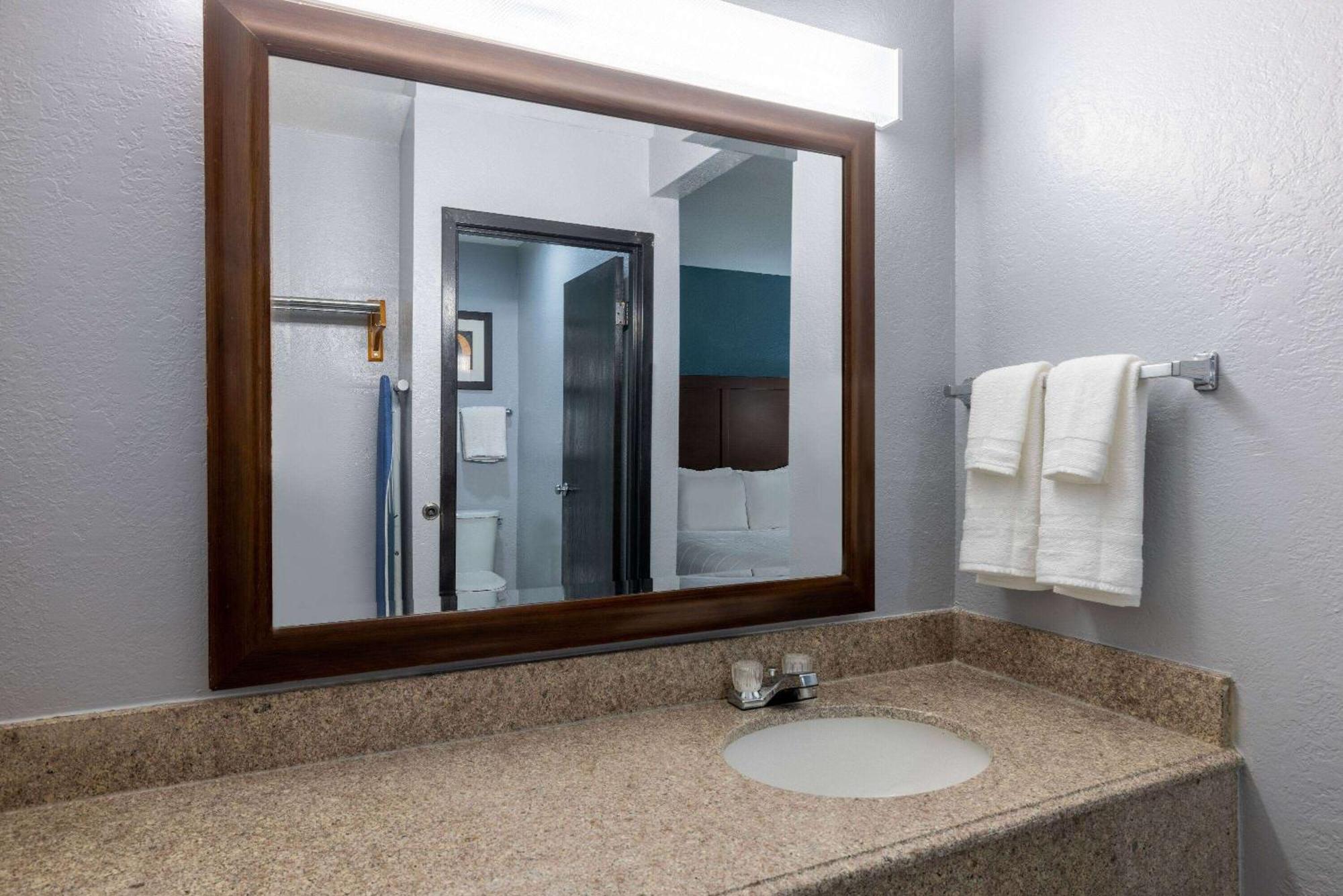 Travelodge By Wyndham Brooklyn Center Dış mekan fotoğraf