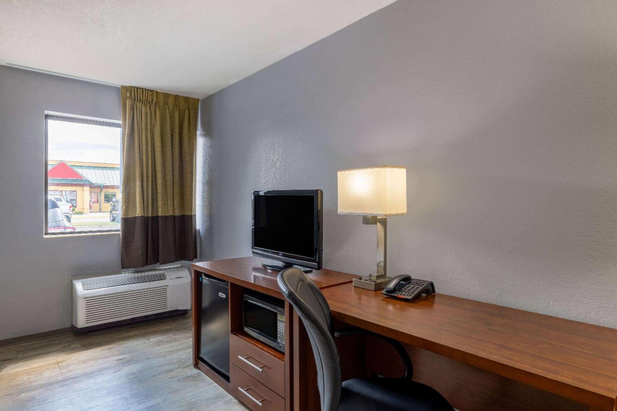 Travelodge By Wyndham Brooklyn Center Dış mekan fotoğraf