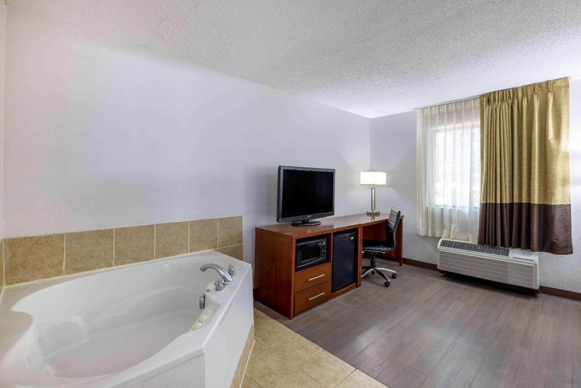 Travelodge By Wyndham Brooklyn Center Dış mekan fotoğraf