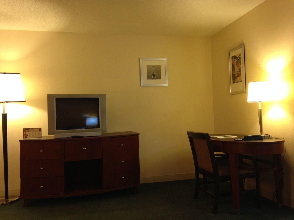 Travelodge By Wyndham Brooklyn Center Dış mekan fotoğraf