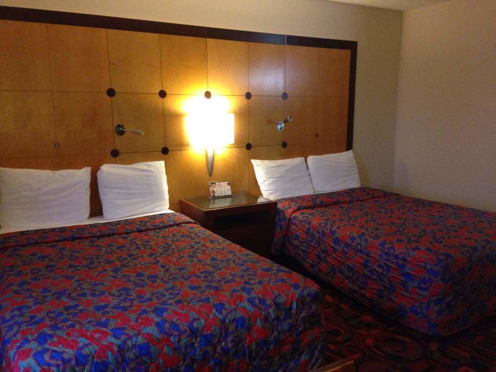 Travelodge By Wyndham Brooklyn Center Dış mekan fotoğraf