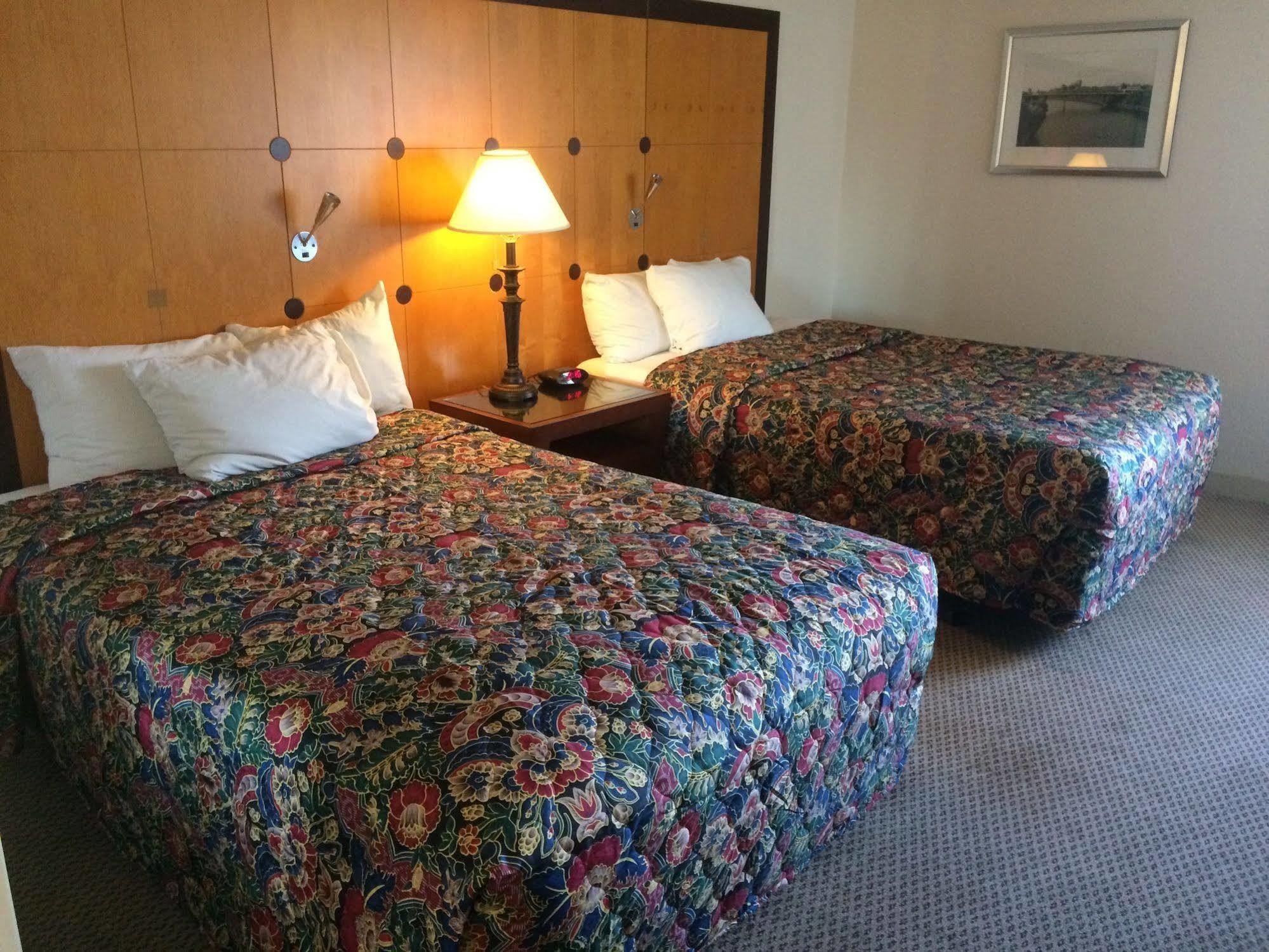 Travelodge By Wyndham Brooklyn Center Dış mekan fotoğraf