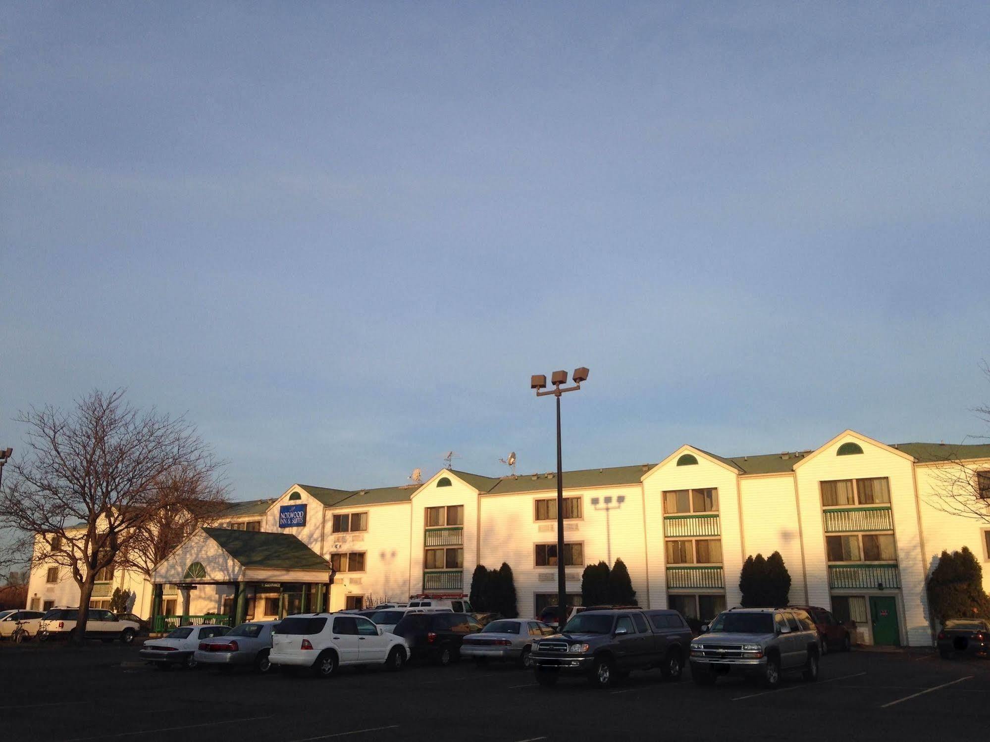 Travelodge By Wyndham Brooklyn Center Dış mekan fotoğraf
